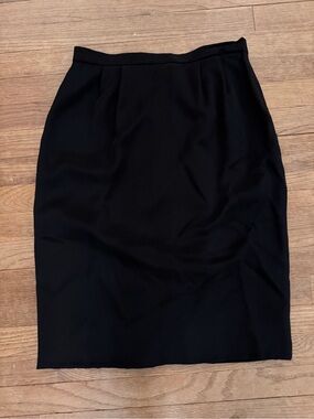 William Pearson Women's Black Knee Length Pencil Skirt - Size 10
 b71